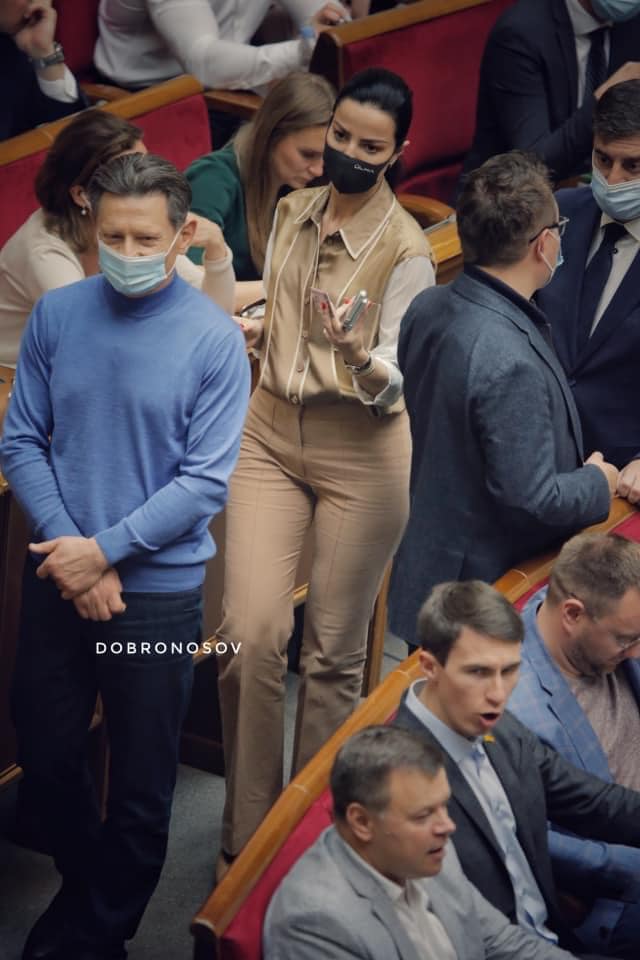Слуга народа Дмитриева пришла на заседании парламента в рубашке за 28,5 тыс. грн, &ndash; журналистка Стешенко 01 ehitdiqddiqxrkmp